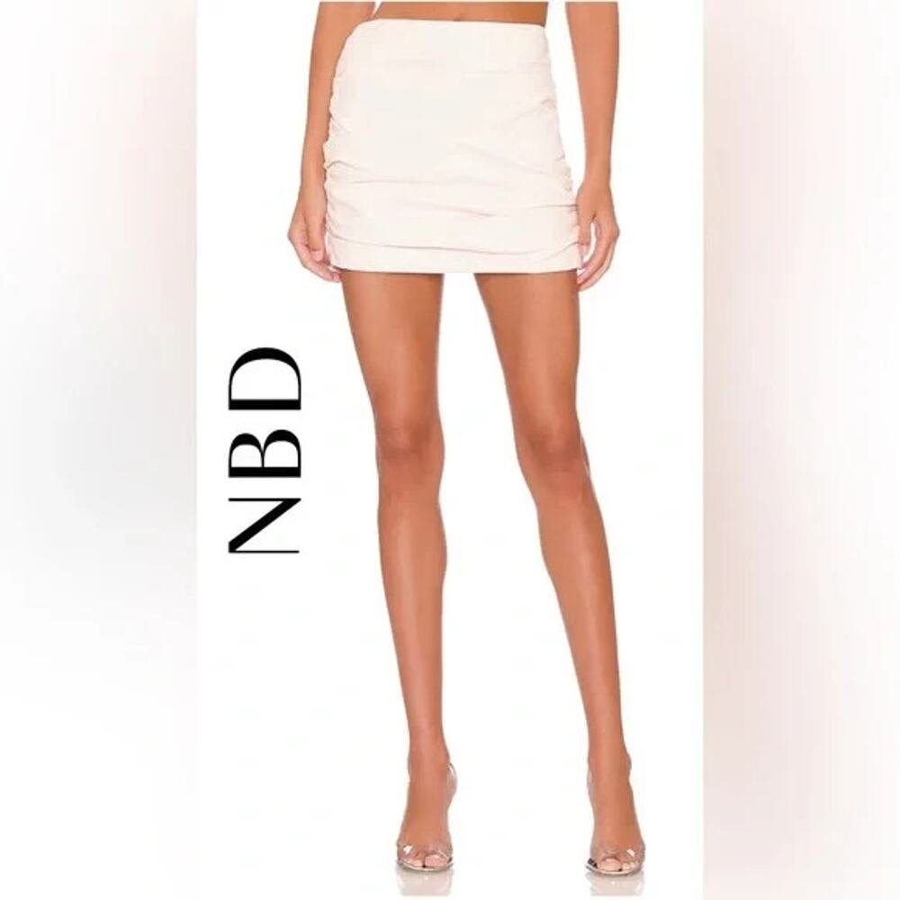 NBD Revolve Womens Keoni Cream Faux Leather Ruched Mini Skirt Size Small Zipper - Picture 2 of 12